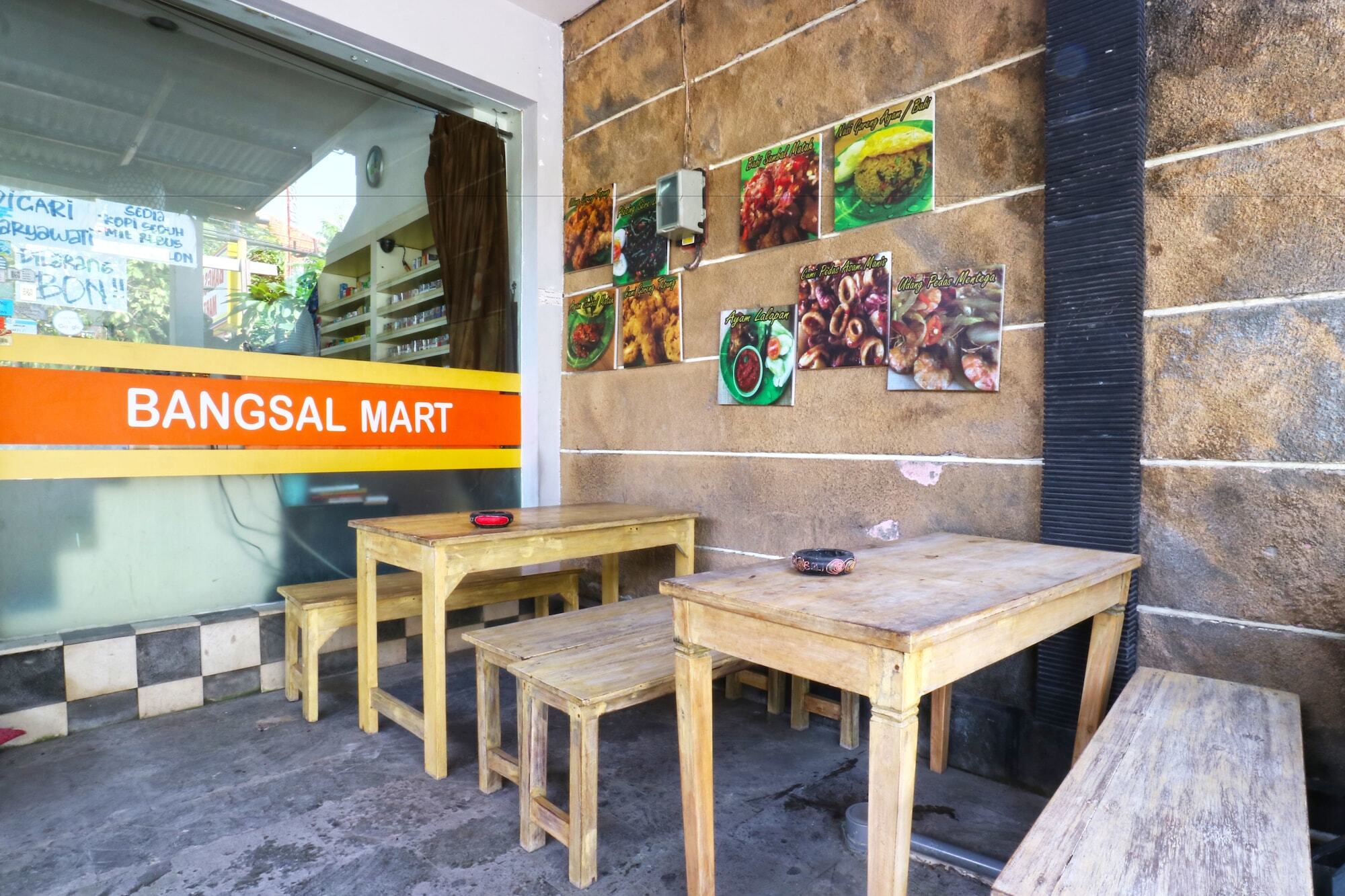 Bangsal Homestay Denpasar  Bagian luar foto
